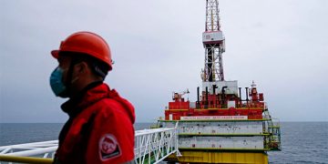 El gas y el petróleo se disparan por el cierre del suministro ruso a Europa