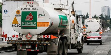 Pemex avanza en plan de transporte terrestre de combustibles ante mayor demanda