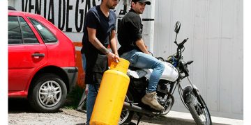 La CRE tiene en fila casi mil permisos para expendio de petrolíferos