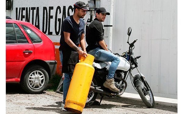 La CRE tiene en fila casi mil permisos para expendio de petrolíferos