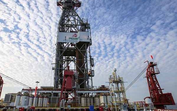 Pemex y CNH chocan por campo Lakach en aguas profundas