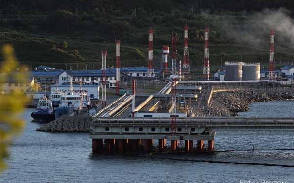 El petróleo sube un 2% por preocupaciones sobre el suministro y expectativas de cambio de combustible