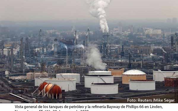 Petróleo se desploma 4% por acuerdo ferroviario con EE.UU., preocupación por la demanda