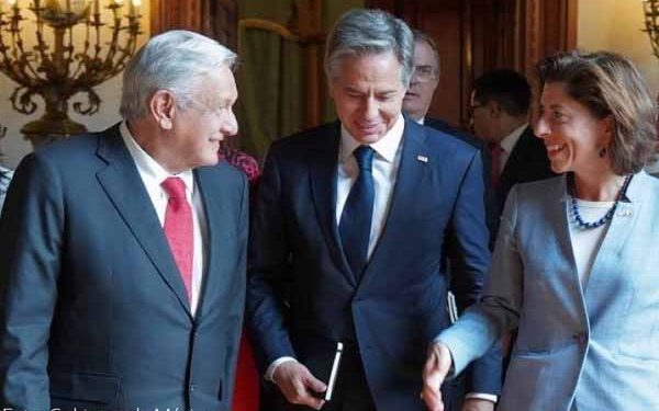 EU invita a México a paquete de inversión en autos eléctricos y energías limpias durante visita de Blinkenv