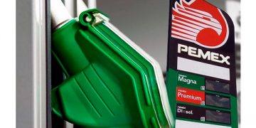 Investigan a exsubdirector de Pemex PMI por pagar 1.14 mdd para que barriles flotaran en el mar