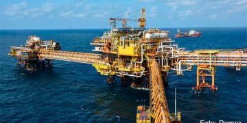 Investigan a exsubdirector de Pemex PMI por pagar 1.14 mdd para que barriles flotaran en el mar