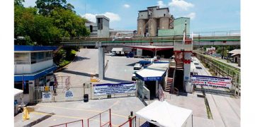 Bajan precios de las gasolinas en septiembre, tras récord en agosto