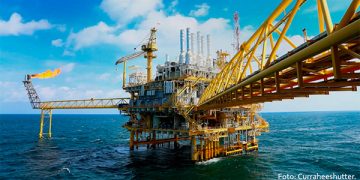 Pemex está ahogando a uno de sus campos principales pese a advertencias