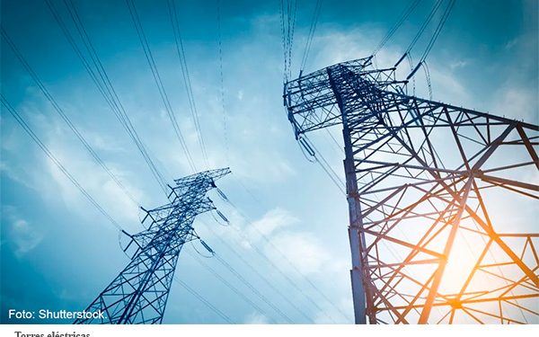 Bajan precios de las gasolinas en septiembre, tras récord en agosto