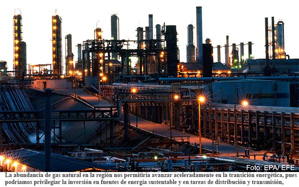 Bajan precios de las gasolinas en septiembre, tras récord en agosto