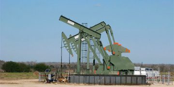 Los precios del petróleo caen a medida que el oleoducto Druzhba reanuda los flujos