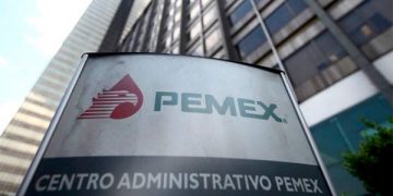 Precios del crudo ayudarán a Pemex, pero flujo seguirá en negativo: Moody’s