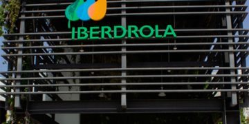CRE aprueba que más socios se desconecten de plantas de Iberdrola