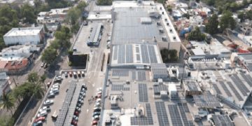 Energía fotovoltaica, la solución en las industrias hacia una red eléctrica eficiente y verde