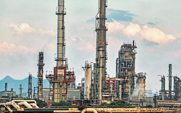 Pierde ritmo actividad en refinerías nacionales de Pemex a octubre
