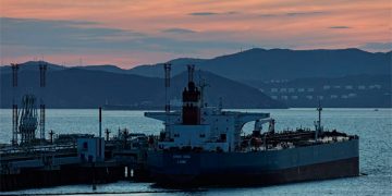 Petróleo se recupera desde mínimos de 2022 por esperanzas de demanda de China y retrasos en petroleros