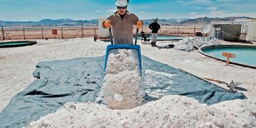 Litio, energía limpia para unos, desastre ambiental para otros