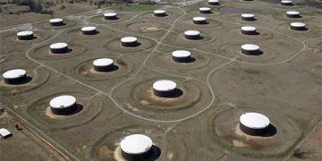 Los precios del petróleo suben a medida que el aumento de los inventarios de EE. UU. reduce el optimismo de la demanda