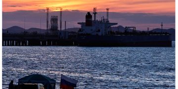Los precios del petróleo caen casi un 5% por la preocupación por la economía mundial