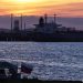 Petróleo se acerca a mínimo de 3 semanas y luego se estabiliza por mayor demanda en EE.UU. y dólar más débil