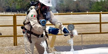 Pemex quema ilegalmente 342 millones de dólares en hidrocarburos