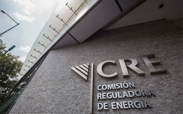 Salida de comisionados deja incompletas a CRE y CNH