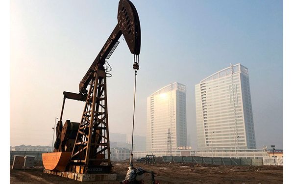 El petróleo sube más del 1% por el optimismo de la demanda a medida que se reabren las fronteras de China