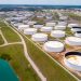El petróleo gana un 2% por el optimismo sobre la economía mundial, a pesar de la sorpresa del aumento del crudo en EE. UU.