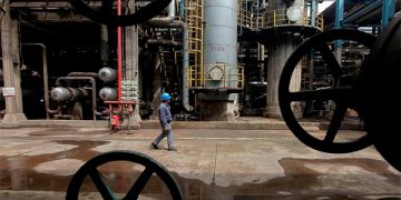 El petróleo se mantiene cerca de los máximos recientes por las esperanzas de recuperación de la demanda china