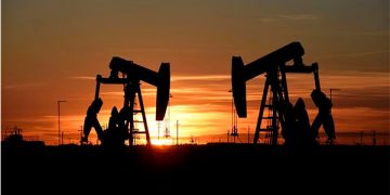 Los precios del petróleo suben más del 2% por el plan ruso de reducir la producción