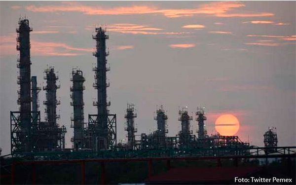 Ven permanencia de autos con hidrocarburos