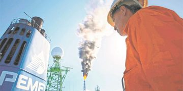 Ven permanencia de autos con hidrocarburos