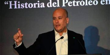 Ven permanencia de autos con hidrocarburos