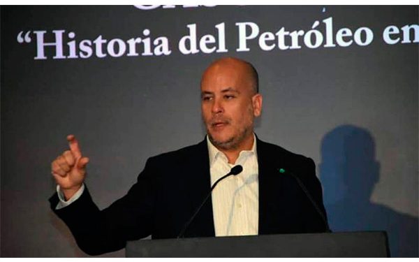 Ven permanencia de autos con hidrocarburos