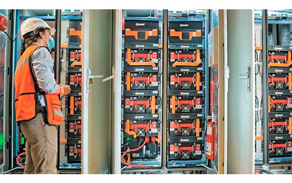 Baterías plantean alternativa para abaratar recibos de luz comerciales