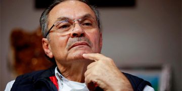 CRE bloquea la competencia