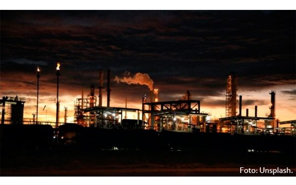 Empresarios exigen a la CRE dejar de frenar trámites del sector energético