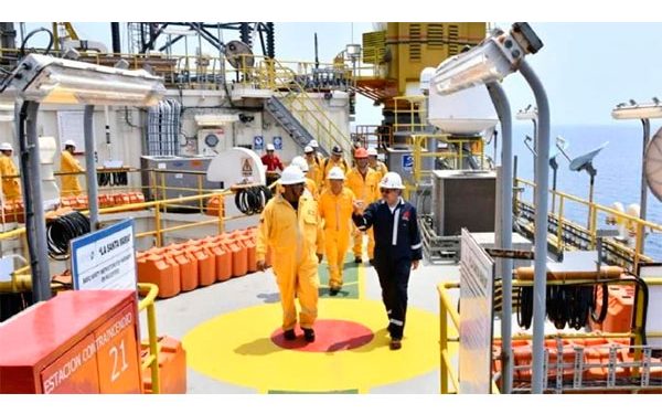 Continúa rezago en permisos energéticos de la CRE