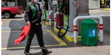 Agárrense, gasolineras: CRE reduce 10 años los permisos para operar