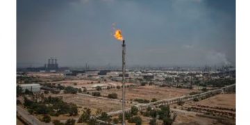 ¿México ‘le apaga la luz’ al nearshoring? Falta de inversión en energía afectará operaciones