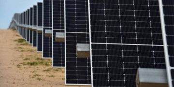 Exclusiva: México alcanzará meta de energías limpias con planta solar e hidroeléctricas de CFE, dice Sener