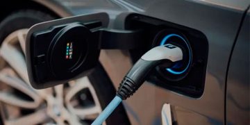 Autos eléctricos y electricidad fotovoltaica, en línea con cero emisiones en 2050