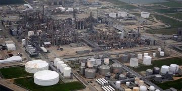 El exceso de combustóleo obliga a Pemex a bajar la producción en sus refinerías