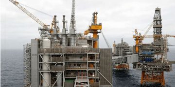 Precios del petróleo suben; oferta ajustada contrarresta expectativas de alza de tasas