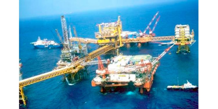 Concentran siete campos la mitad de la producción de crudo