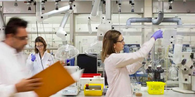 Nota Internacional: Investigadores del CSIC crean un material que transforma la luz en electricidad de forma rápida y eficiente