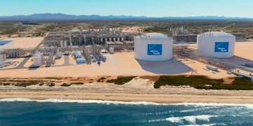 Se acumulan pendientes de permisos en la CRE para estaciones de servicio