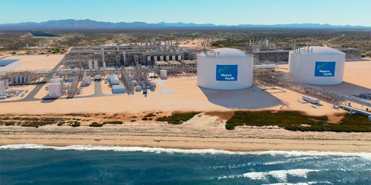 Se acumulan pendientes de permisos en la CRE para estaciones de servicio