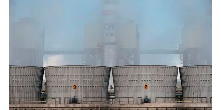 Sener logra detener por el momento amparos contra reforma eléctrica