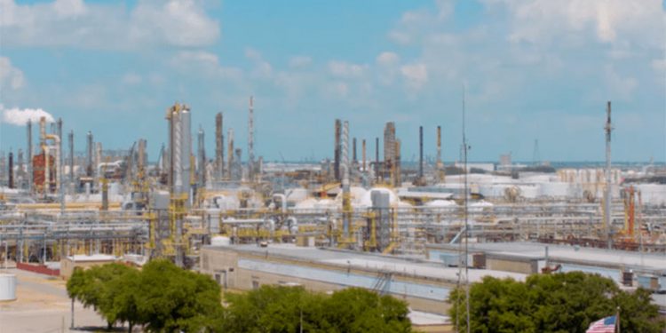 Pemex quiere nuevas vías para Deer Park; Kansas City Southern se interesa